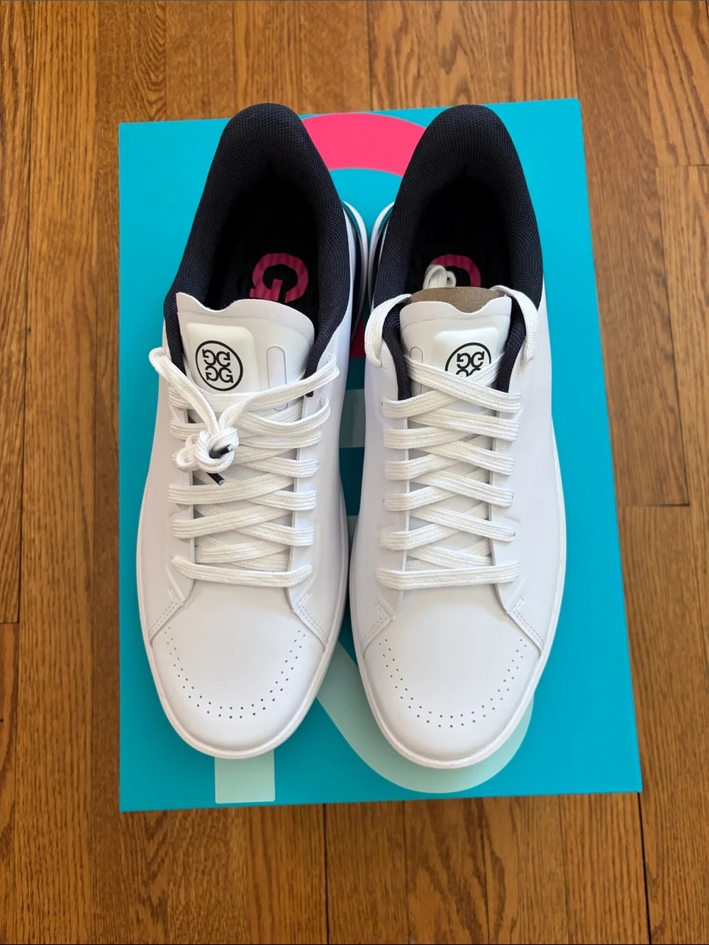 G/FORE Golf Shoe White Low-Top Sneakers with Black Interior, size 10.5, NEW